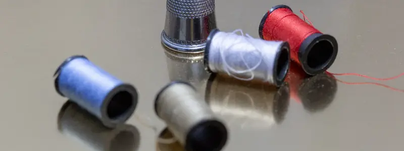 Thimble and spools of thread on a table